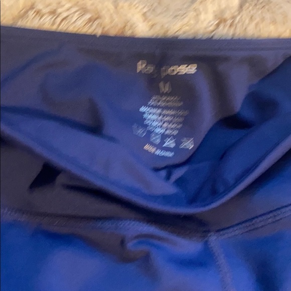 Yoga capris - Picture 3 of 3